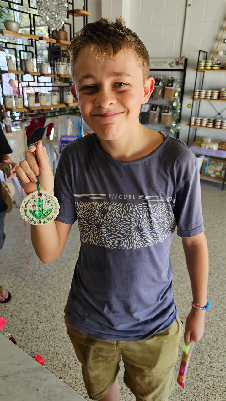 PAINT YOUR OWN XMAS DECORATION