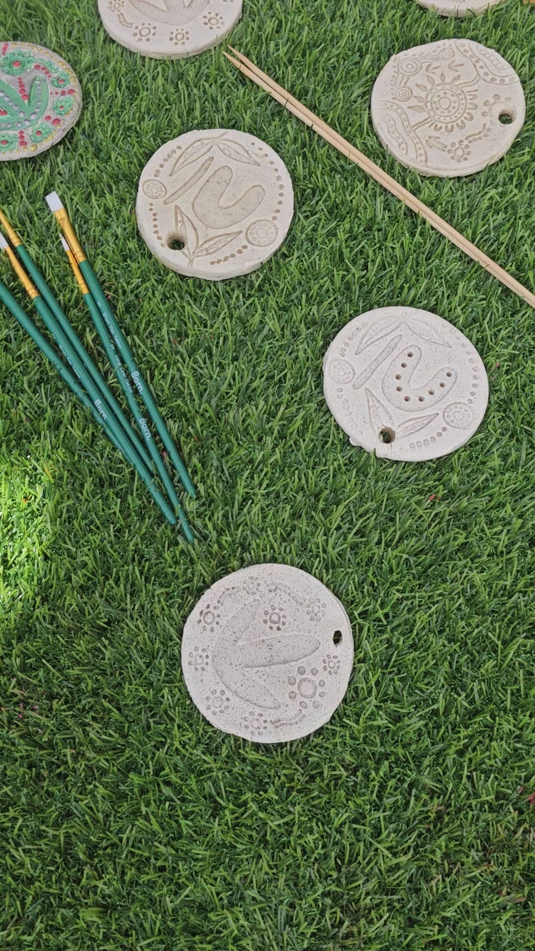 PAINT YOUR OWN XMAS DECORATION